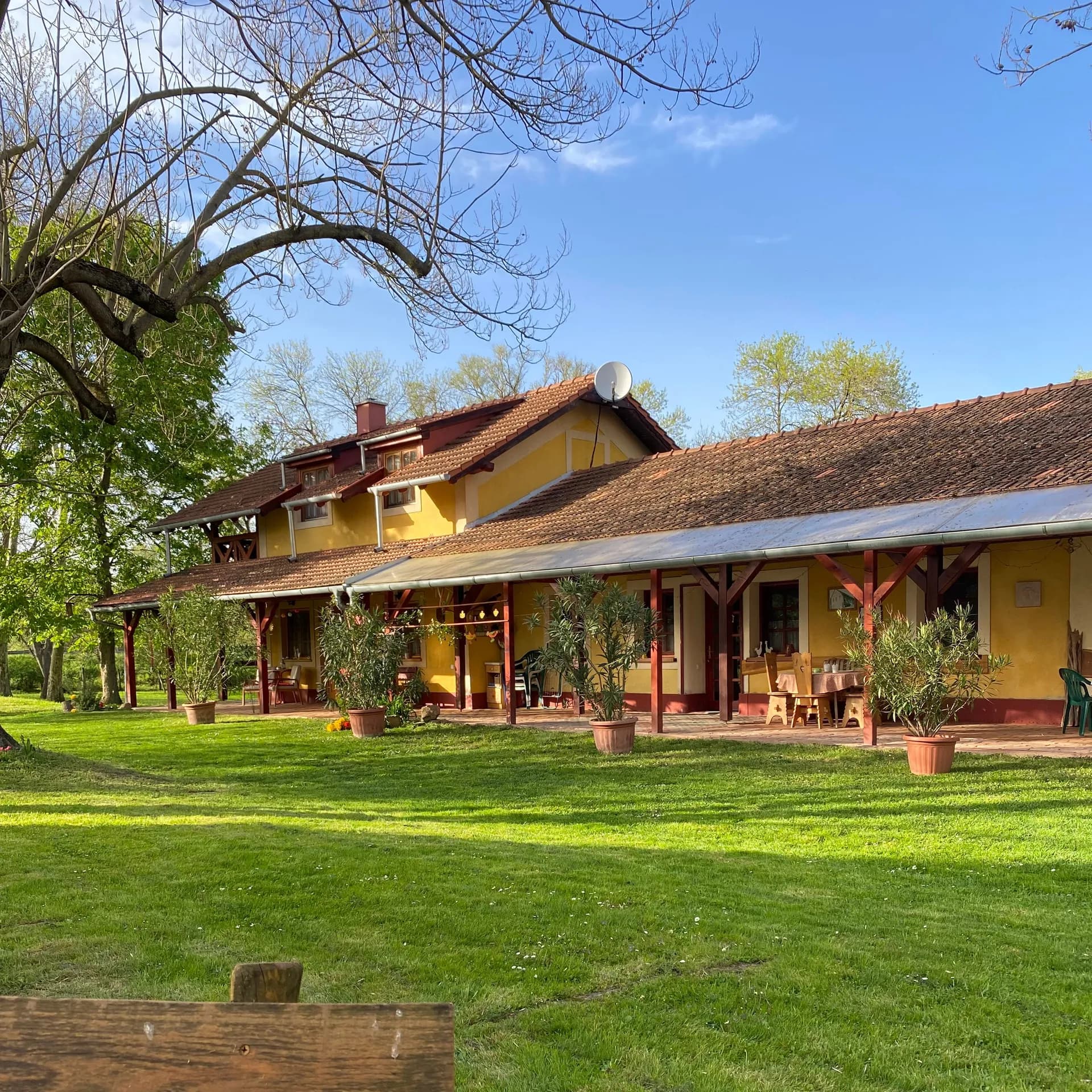 Escape the everyday and enjoy the unspoiled nature of the Hungarian countryside in our lovingly furnished holiday apartment.